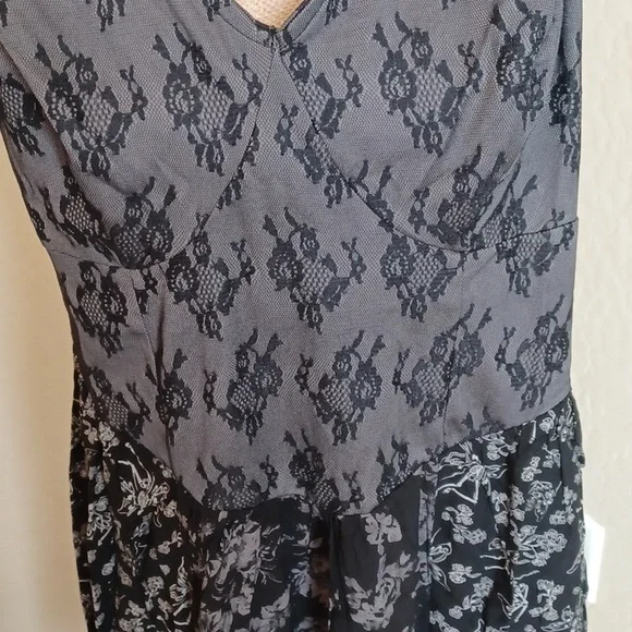 Hot topic COSMIC AURA SKELETON FAIRY LACE THIN STRAPS ZIP CLOSURE HANKY HEM - Picture 5 of 17